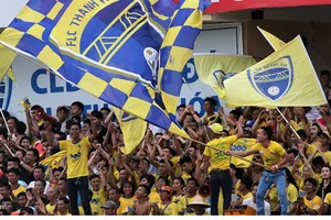 CĐV Thanh Hóa đang mong chờ chức vô địch đầu tiên. Ảnh: T.L