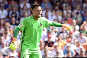 Valencia chối bỏ “vua bắt phạt đền” Diego Alves.