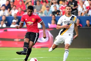 Marcus Rashford (trái) đang dần khẳng định giá trị của mình trong kế hoạch của HLV Mourinho