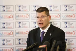 Ông Neil Doncaster tin Celtic và Rangers sẽ sớm được chơi ở Premier League. 