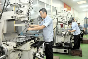 Sản xuất cơ khí cần được đầu tư thiết bị sản xuất hiện đại để tạo ra sản phẩm chất lượng cao Ảnh: CAO THĂNG