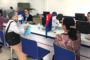 Ngày đầu khai trương, SCB Hoàng Minh Giám thu hút gần 100 lượt khách đến giao dịch