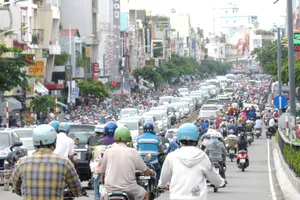 Quá tải giao thông tại cửa ngõ khu Nam vào trung tâm TPHCM