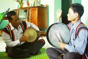 Người Cor di cư làm giàu: Không quên văn hóa truyền thống