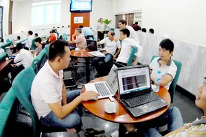 Thị trường chứng khoán “xanh vỏ đỏ lòng”