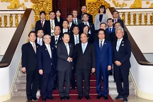 Thủ tướng Nguyễn Xuân Phúc tiếp Chủ tịch Phòng Thương mại và Công nghiệp Osaka do ông Hiroshi Ozaki dẫn đầu, đang có chuyến thăm Việt Nam. Ảnh: VGP