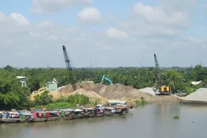 Xử lý tình trạng khai thác cát trái phép