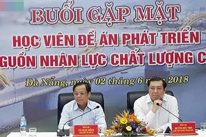 Lãnh đạo TP Đà Nẵng đối thoại với các học viên tham gia Đề án 922. Ảnh: VOV