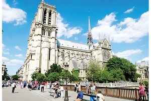 Phục hồi du lịch Paris