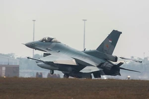 Tiêm kích F-16C của Không quân Indonesia hạ cánh sau khi hoàn thành khoa mục huấn luyện. Ảnh: Bộ Quốc phòng Australia.