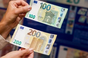 ECB phát hành tờ 100 và 200 euro mới