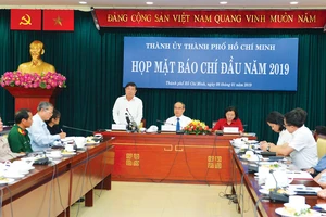 Lãnh đạo Thành ủy TPHCM gặp gỡ báo chí đầu năm 2019 Ảnh: VIỆT DŨNG