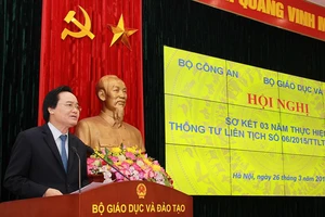 Bộ trưởng Bộ GD&ĐT Phùng Xuân Nhạ phát biểu tại Hội nghị. Nguồn: bocongan