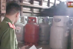 Bắt quả tang cơ sở sang chiết gas trái phép quy mô lớn