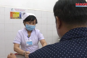 Người dùng vật nhọn tấn công người đi đường không bị nhiễm HIV