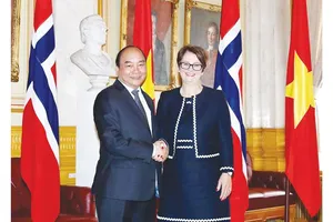 Chiều 25-5, tại thủ đô Oslo, Thủ tướng Nguyễn Xuân Phúc hội kiến Chủ tịch Quốc hội Na Uy Tone Wilhelmsen Troen Ảnh: TTXVN