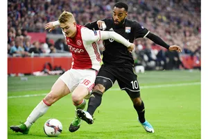 Điểm tựa sân nhà là động lực để Lyon (phải) hy vọng về một màn ngược dòng ngoạn mục.