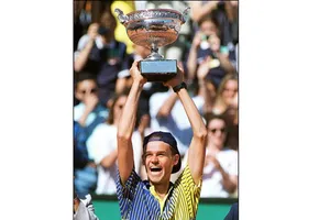 Gustavo Kuerten vô địch Roland Garros 20 năm trước.