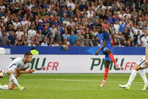 Dembele tung cú sút ấn định chiến thắng 3 - 2 cho Pháp