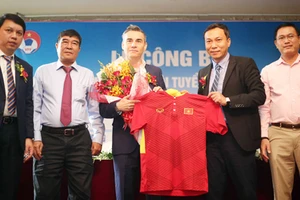 HLV Miguel Rodrigo chính thức được giao trọng trách dẫn dắt ĐT futsal Việt Nam. Ảnh: VFF