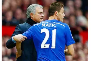 Jose Mourinho và Nemanja Matic khi còn ở Chelsea.