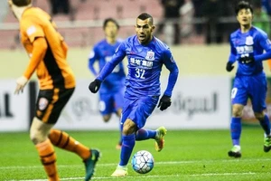 Tevez trong màu áo Shanghai Shenhua. ​