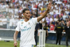 Theo Hernandez trong lễ ra mắt Real Madrid.