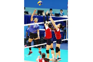 Manganang (9) là mũi tấn công nguy hiểm nhất của đội tuyển nữ Indonesia. Ảnh: Nhật Anh