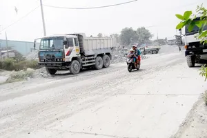 Đồng Nai: Người dân lập rào, ngăn xe chở đá