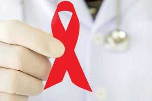 Thuốc điều trị ung thư phổi có thể tiêu diệt tế bào nhiễm HIV