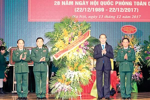 Chủ tịch nước Trần Đại Quang tặng hoa chúc mừng Bộ Tư lệnh Bộ đội Biên phòng nhân Ngày thành lập Quân đội Nhân dân Việt Nam và Ngày hội quốc phòng toàn dân