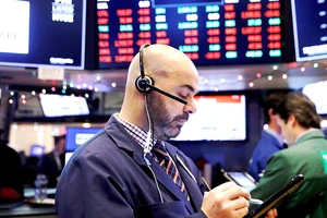 Trong phiên giao dịch đầu năm, chỉ số Nasdaq lần đầu tiên vượt ngưỡng 7.000 điểm