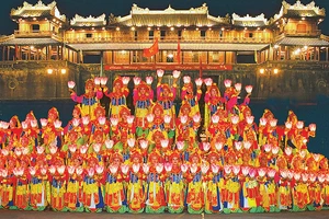 Biểu diễn Nhã nhạc tại Festival Huế