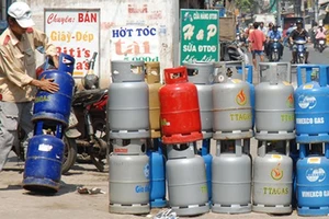 Giá gas tiếp tục giảm thêm 13.000 đồng/bình 12kg