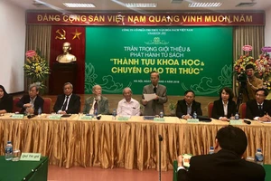  Quang cảnh buổi ra mắt Tủ sách "Thành tựu khoa học và chuyển giao tri thức". Ảnh: VGP