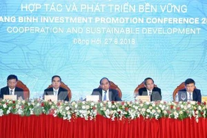 Thủ tướng Nguyễn Xuân Phúc và các đại biểu tham dự hội nghị. Ảnh: TTXVN