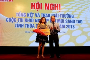 Ứng dụng thủ công mỹ nghệ sản xuất giày đoạt giải nhất