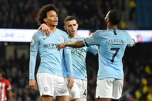 Manchester City trở lại ngôi đầu bảng