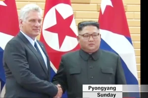 Nhà lãnh đạo Triều Tiên Kim Jong-un (phải) và Chủ tịch Cuba Miguel Diaz-Canel