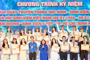 Tuyên dương 192 tập thể, cá nhân “Sinh viên 5 tốt”