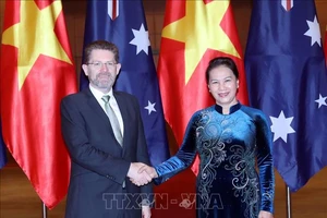 Chủ tịch Quốc hội Nguyễn Thị Kim Ngân đón Chủ tịch Thượng viện Australia Scott Ryan. Ảnh: TTXVN