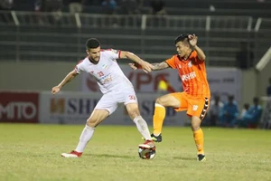 SHB Đà Nẵng (phải) trong trận thắng Viettel 3 - 1. Ảnh: VPF