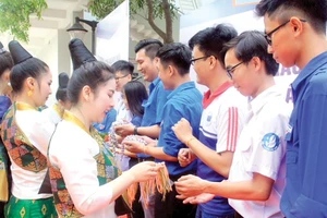 Ngày hội giao lưu văn hóa Việt Nam - Lào - Campuchia