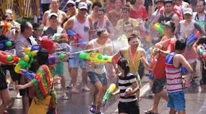 Songkran trong tinh thần tiết kiệm nước