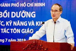 Đồng chí Nguyễn Thiện Nhân báo cáo tại lớp bồi dưỡng. Ảnh: hcmcpv