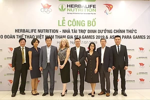 Đại diện lãnh đạo của Thể thao Việt Nam và Herbalife Nutrition tại lễ ký kết ngày 17-7-2019