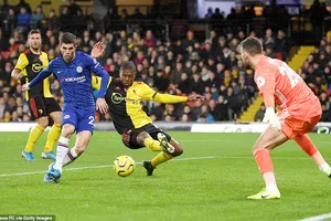  Christian Pulisic trong pha ghi bàn vào lưới thủ môn B.Foster của Watford