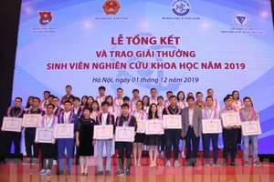 Lễ trao giải thưởng sinh viên nghiên cứu khoa học năm 2019. Ảnh: hcmcpv