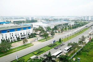 Verosa Park đến khu công nghệ cao TPHCM chỉ 5 phút lái xe, gần khu đô thị Đại học quốc gia và Đại học Fulbright đang được xây dựng