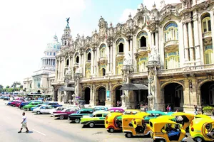 Khu phố cổ Havana - địa điểm du lịch nổi tiếng ở thủ đô La Habana của Cuba